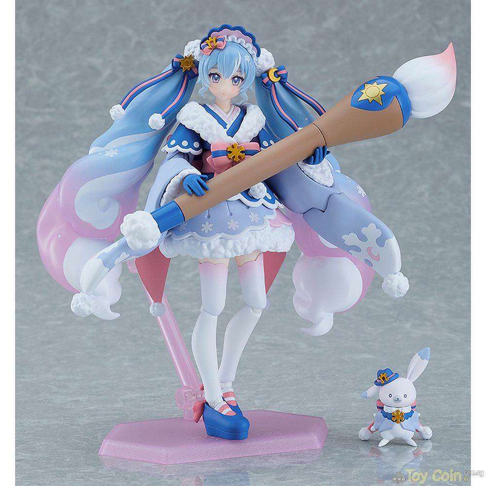 Figma Snow Miku: Serene Winter Ver. by Max Factory