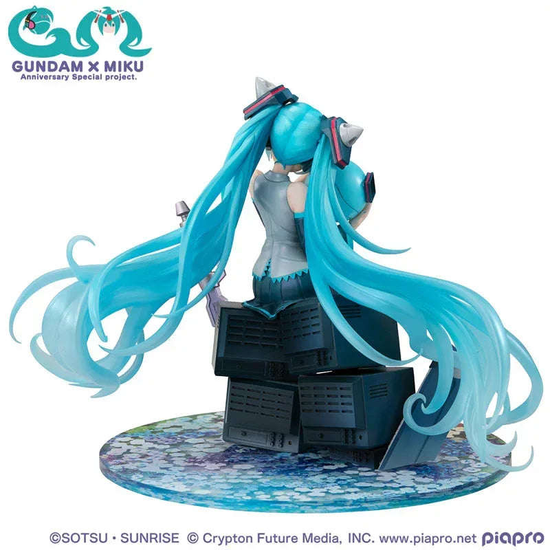 Lucrea Hatsune Miku x 00 Gundam by Megahouse - Shop at ToyCoin
