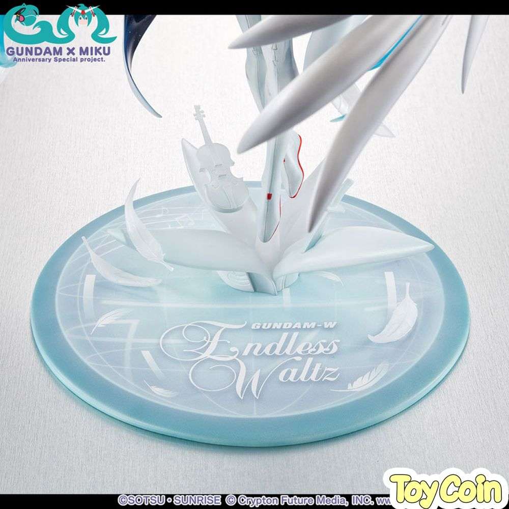 Lucrea Hatsune Miku x Wing Gundam Zero EW